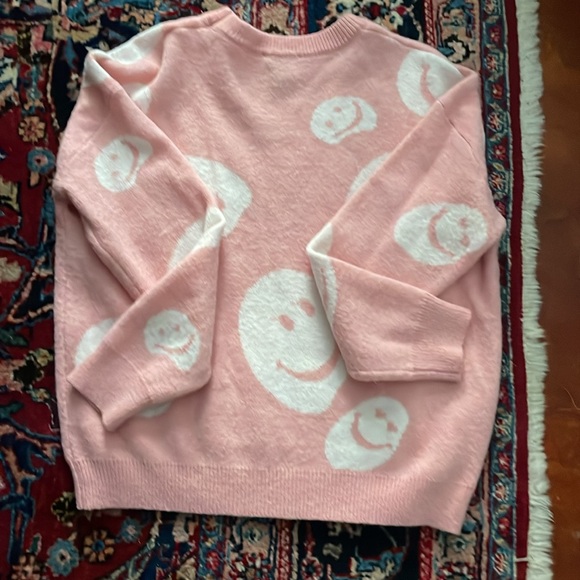 Smiley face sweater - Picture 3 of 3